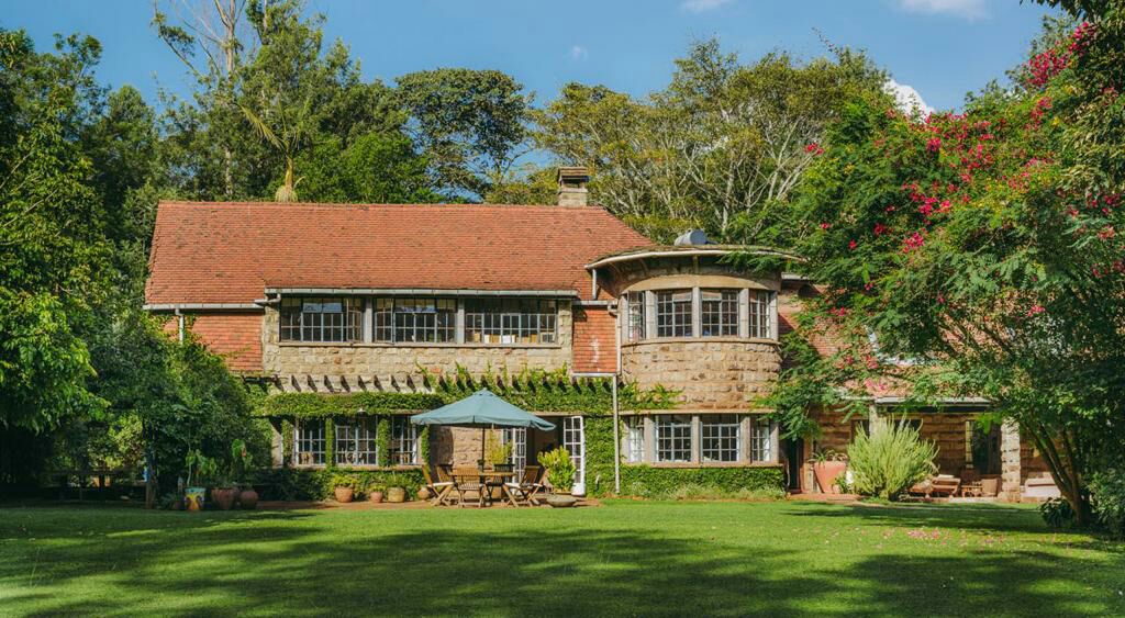 6BR STYLISH PRESTIGIOUS HOUSE ON 4.5 ACRES LAND ON QUICK SALE