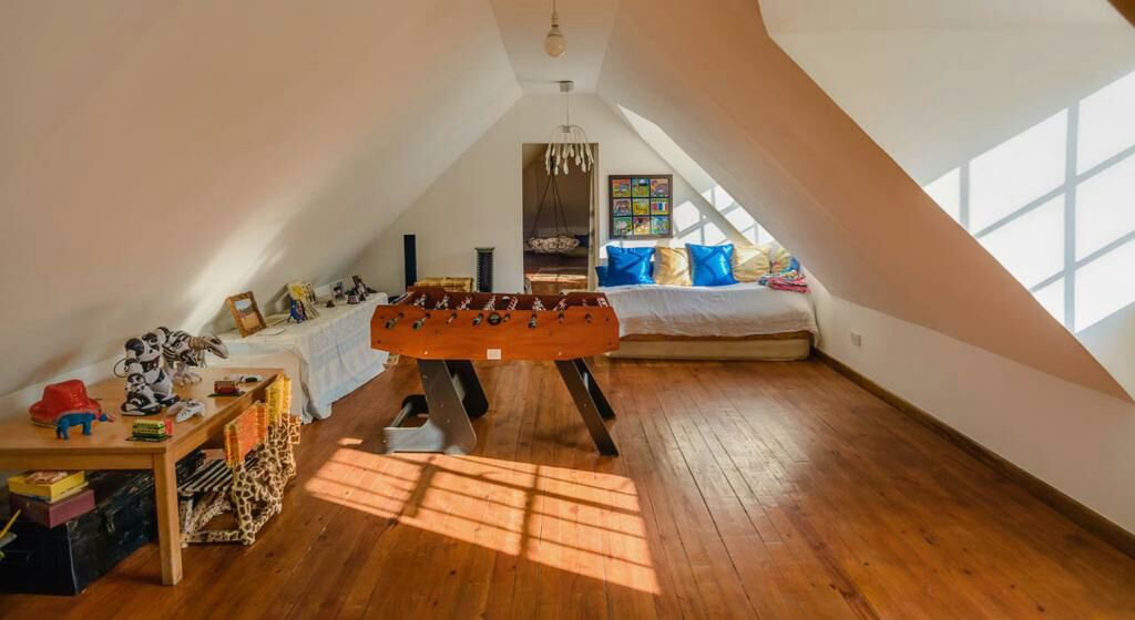 6BR STYLISH PRESTIGIOUS HOUSE ON 4.5 ACRES LAND ON QUICK SALE