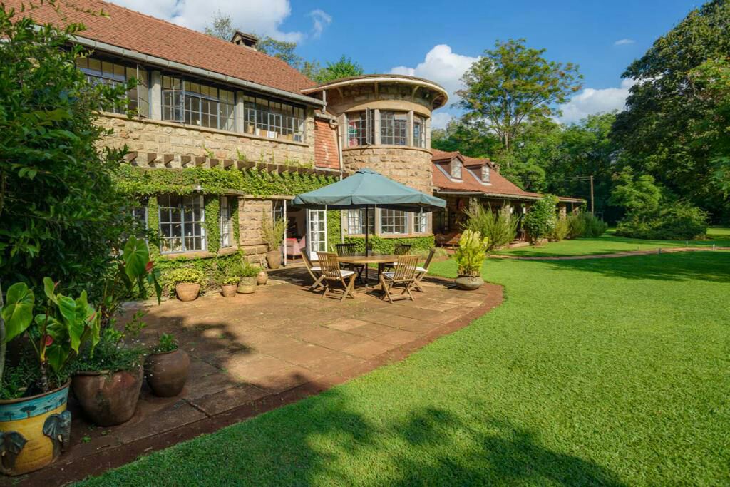 6BR STYLISH PRESTIGIOUS HOUSE ON 4.5 ACRES LAND ON QUICK SALE