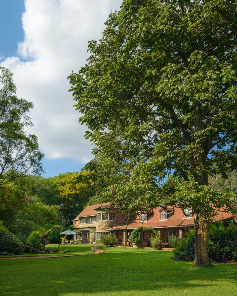 6BR STYLISH PRESTIGIOUS HOUSE ON 4.5 ACRES LAND ON QUICK SALE