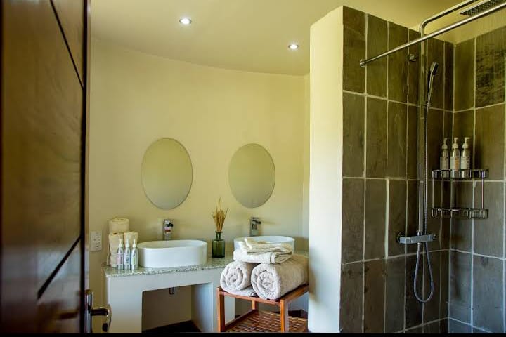 10 Cottages in 20 Acres for sale in Maasai Mara