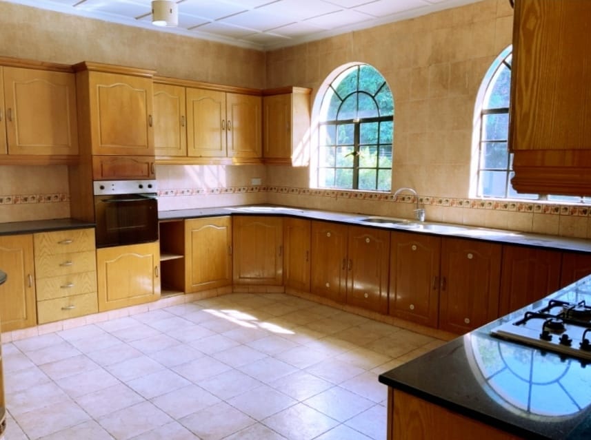 5 bedroom House for sale in Runda. all ensuite Mansion