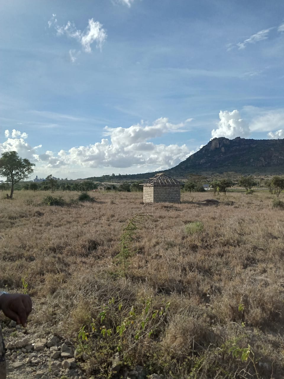 200 Acres for sale along Mombasa road.Kinanie area