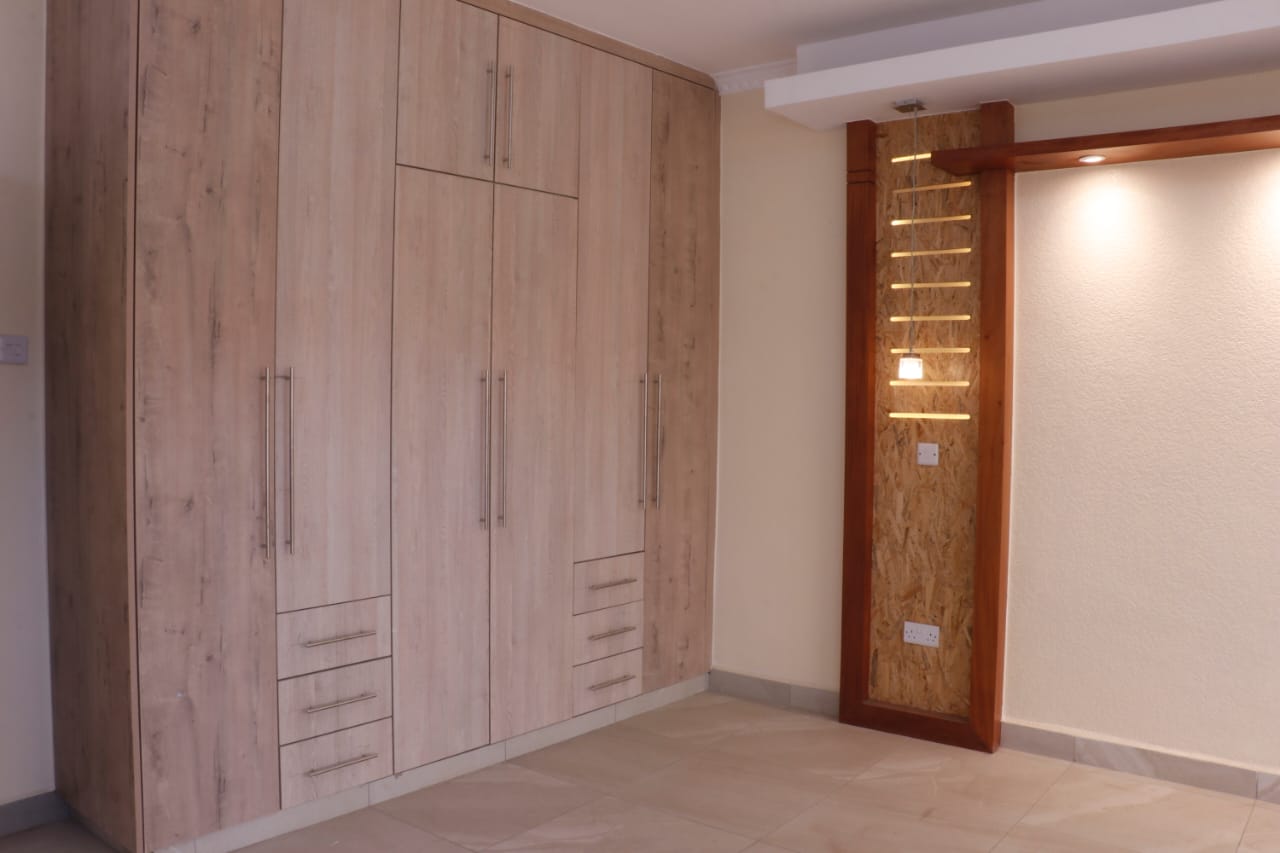 4 BEDROOM House for sale at Donholm. 