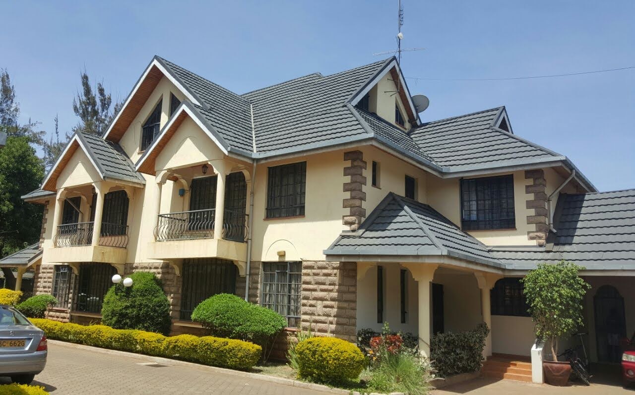 5 BEDROOM HOUSE IN LAVINGTON FOR SALE