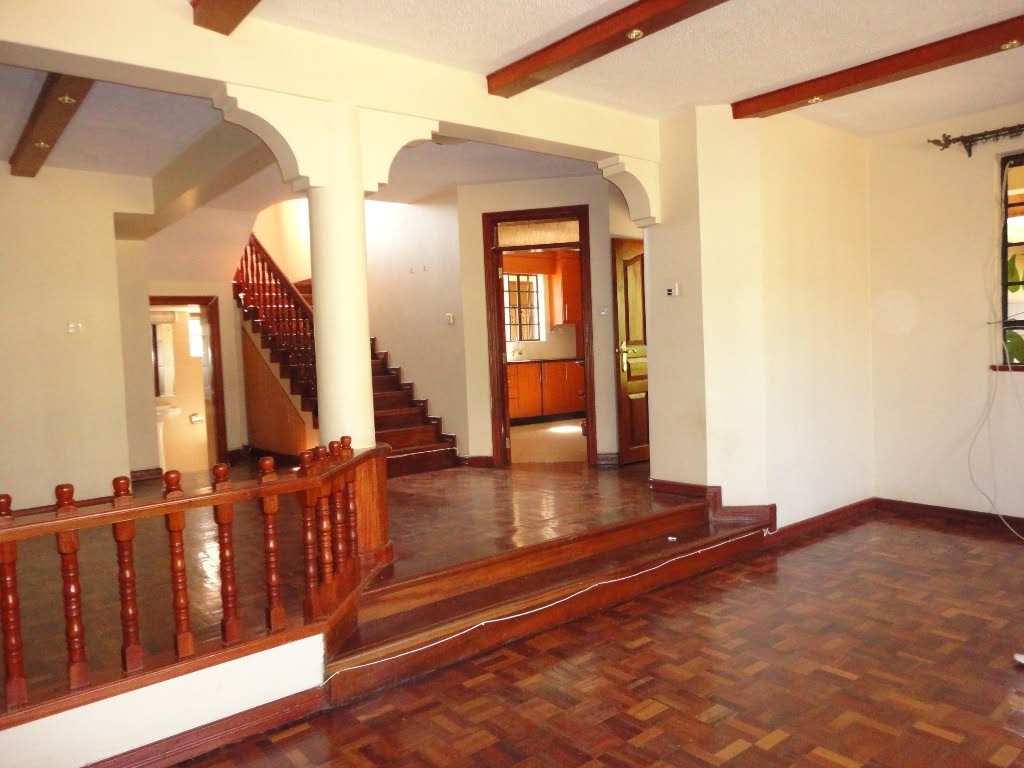 5 BEDROOM HOUSE IN LAVINGTON FOR SALE