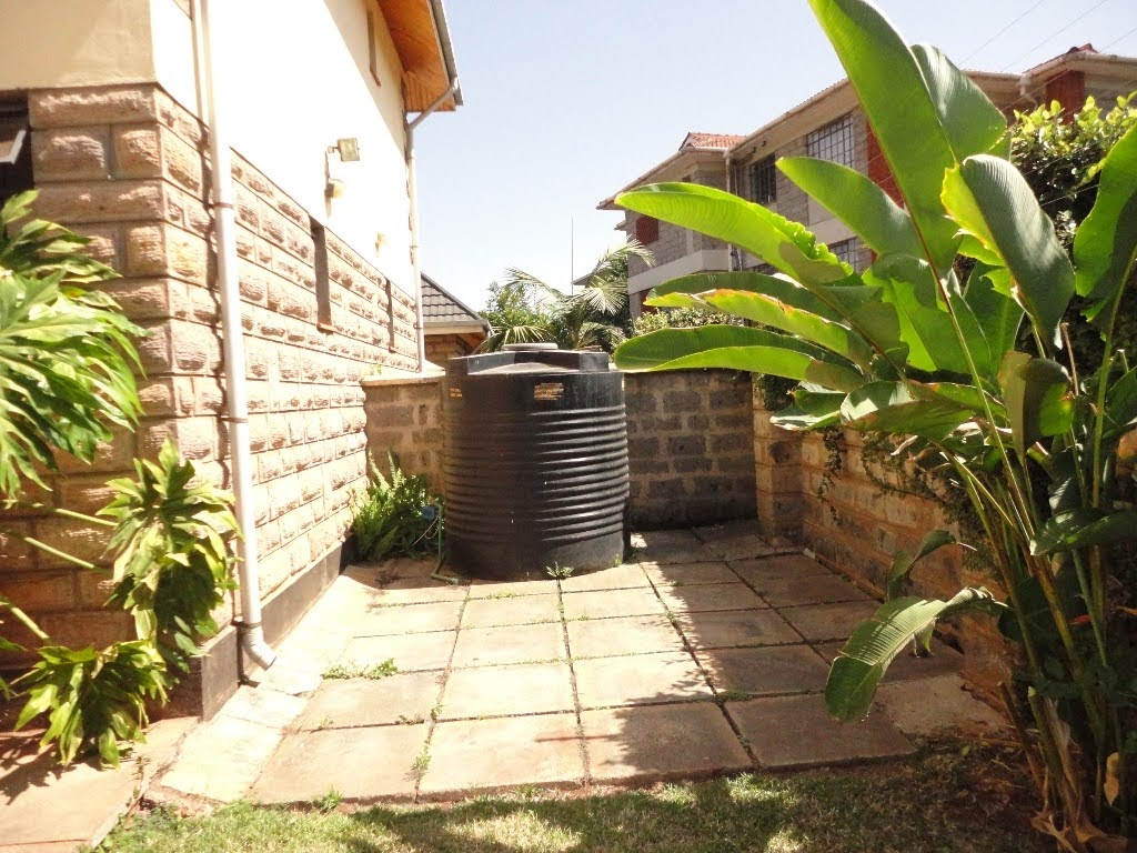 5 BEDROOM HOUSE IN LAVINGTON FOR SALE