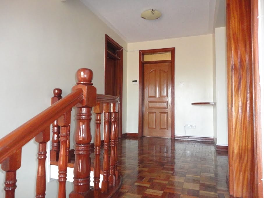 5 BEDROOM HOUSE IN LAVINGTON FOR SALE