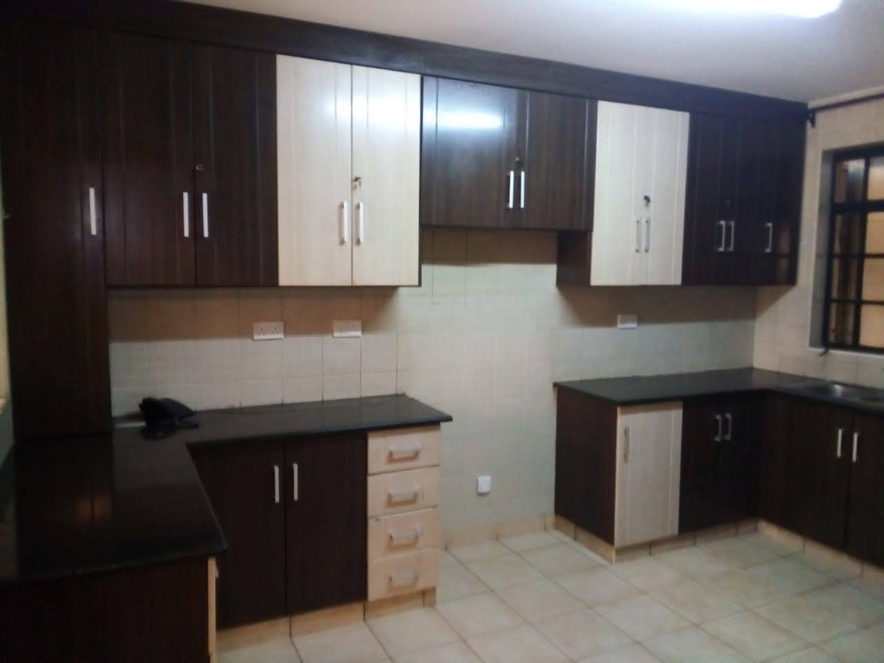 5 BEDROOM HOUSE IN LAVINGTON FOR SALE