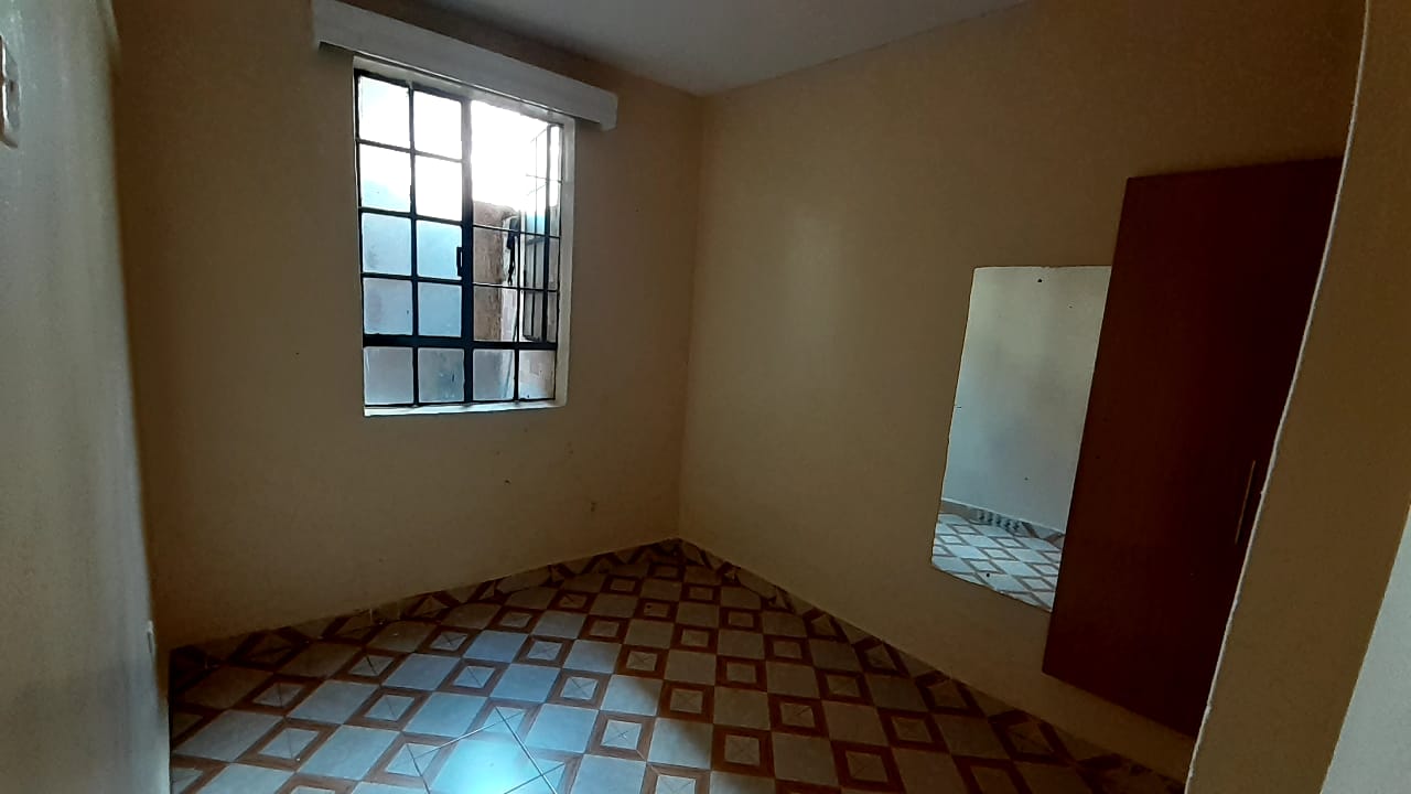 FLAT ON QUICK SALE ALONG LIMURU RD(RUAKA) 