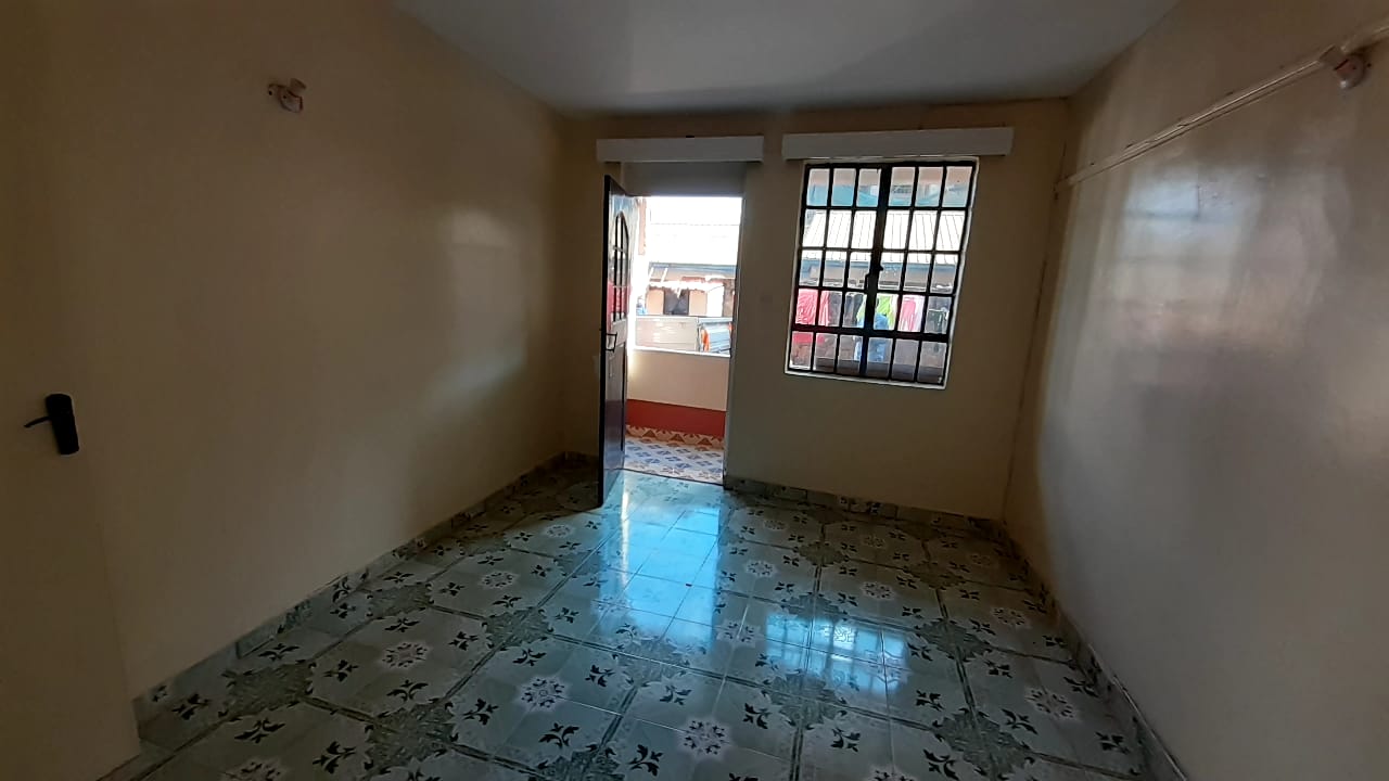 FLAT ON QUICK SALE ALONG LIMURU RD(RUAKA) 