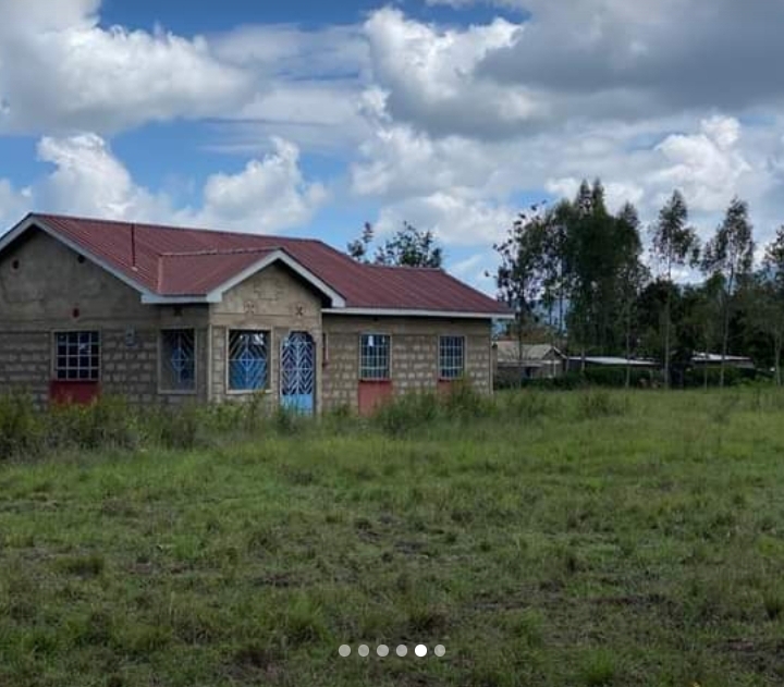 40*80 for sale at gatuanyaga .
