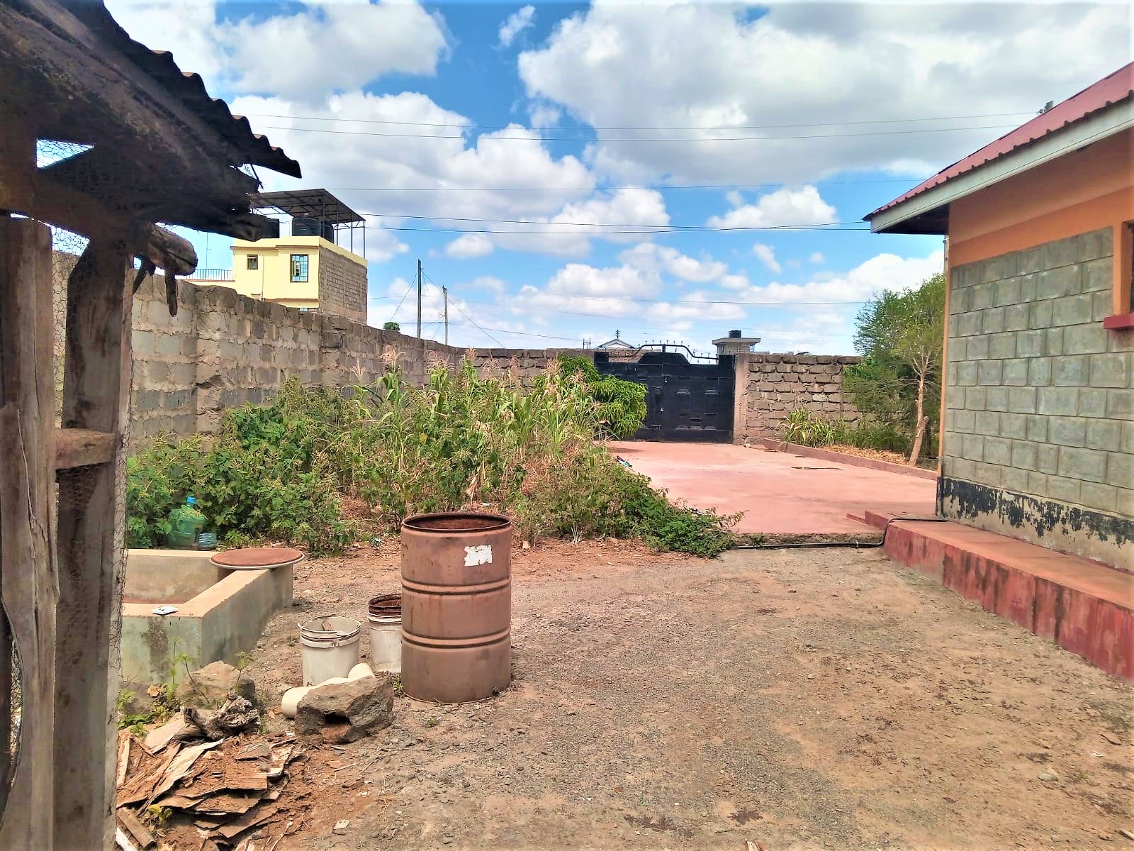 3bedroom house on sale Thika Kwaheri . 50X100 plot