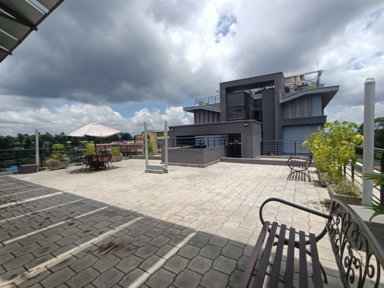 Find Your Oasis in Kitisuru's Amani Gardens: Luxury Apartments & Unbeatable Lifestyle